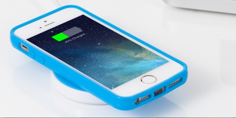 Wireless charger recharges the iPhone in your pocket