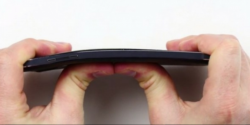 Experiments continues: this time managed to bend the Galaxy Note 4 (Video)