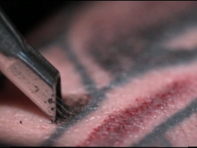 Slow motion: tattooing process is closer (Video)