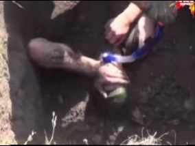  Military endurance test: 20 minutes lie buried in the ground (Video)