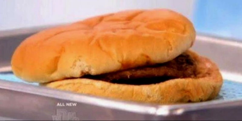 Why month jar 'treatment' McDonalds hamburger looks as fresh? (Video)