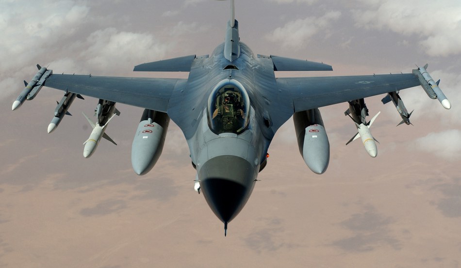 4. F-16 "Fighting Falcon"